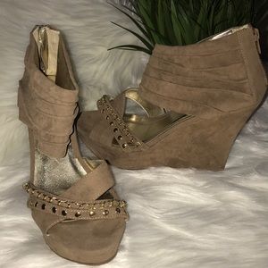 Tan wedge heel with ankle strap gold chain detail